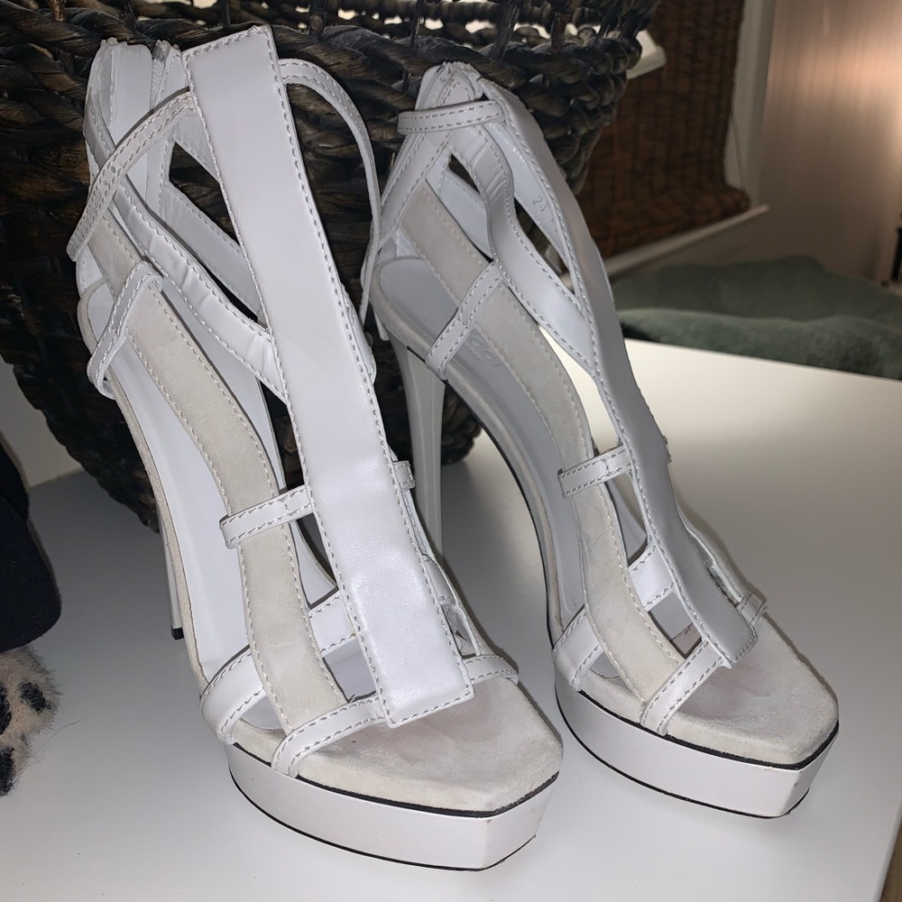 GUCCI Size 7.5 White LLIFFORD MELBOURNE Gladiator Heels